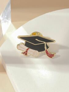 メンズ ジュエリー ブローチ クリエイティブ合金塗装卒業帽型ブローチピン 1個 - 卒業シーズンやフェスティバルに最適なギフト