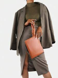 レディース バッグ クラッチバッグ 女性用 エレガントなブラウンの折り畳み式レザーリストレット スクエアクラッチバッグ エンベロー