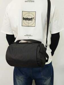 メンズ バッグ ショルダーパック 男性用 カジュアル スポーツ用 ショルダーバッグ、防水素材のポータブルクロスボディバッグ、黒色の