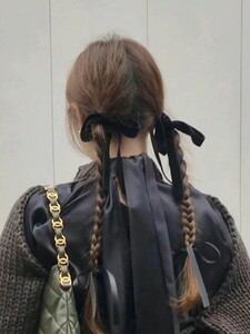 レディース アクセサリー ヘアアクセサリー バレエスタイルのヘアタイ4個セット、ブラック＆ホワイトのレトロなふわふわリボンヘアスク