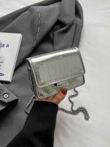 レディース バッグ ショルダーバッグ ミニクロコダイルエンボス加工スクエアバッグ メタル素材 女性用 通勤 通学 旅行 アウトドア