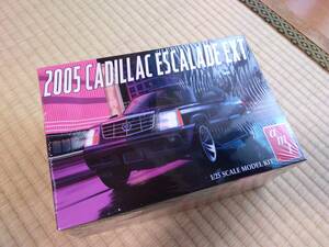 AMT 2005 Cadillac ESCALADE EXT 1/25　アメリカンカープラモ