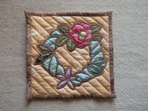 Art hand Auction Hawaiian quilt ☆ Handmade ☆ Flower wreath tapestry, Handcraft, Handicrafts, sewing, embroidery, others