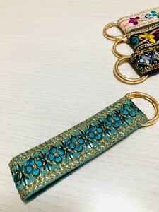 インド刺繍リボンのキーホルダー、ファスナーチャーム、バックチャーム　グリーン