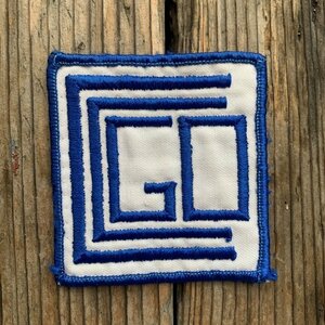 【7.6㎝×7.3㎝】70s「GO」刺繍ワッペン 白青■ビンテージ オールド レトロ アメリカ古着 雑貨 メッセージ パッチ No.3