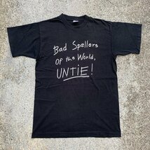 【L】90s USA製「Bad Spellers of the World Untie」メッセージ プリントTシャツ 黒■ビンテージ オールド アメリカ古着 文字 フルーツ_画像1