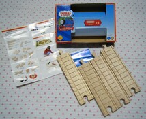 きかんしゃトーマス　THOMAS&FRIENDS　WOODEN RAILWAY　木製レールシリーズ 【直線レール　4本　150ｍｍ】　99232　@ラーニングカーブ社　_画像1