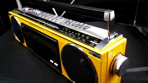 TOSHIBA Toshiba stereo radio-cassette Showa Retro yellow [ beautiful goods ]