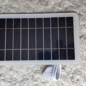 ソーラー充電 携帯充電器 薄型 太陽光 軽量 ソーラーパネル