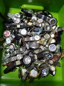 各種メーカー 腕時計　CASIO CITIZEN ALBA他　100個以上　ジャンク