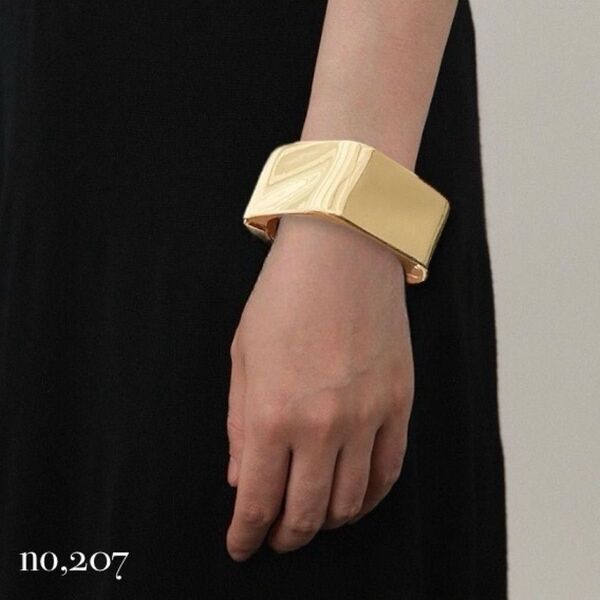 おまとめ割有《no,207》メタル プレート ワイド バングル 開閉式 ゴールド