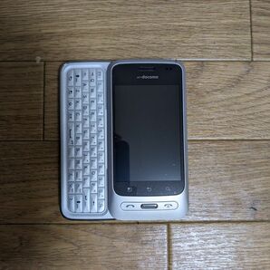 Optimus chat L-04C 3.2インチ メモリー512MB ストレージ1GB White Silver ドコモ