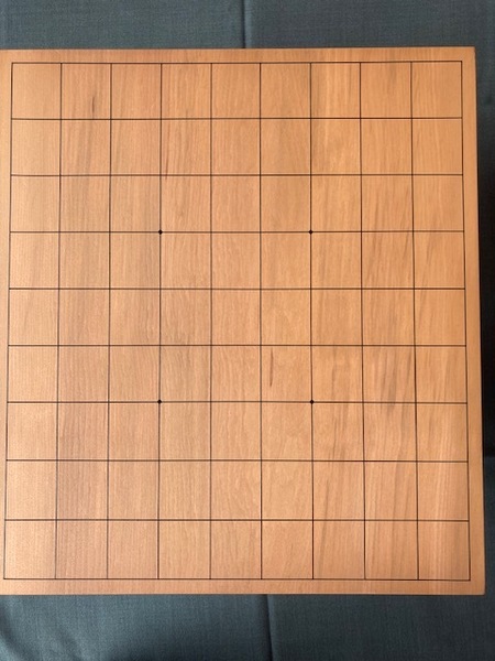 将棋盤（再生加工品）と将棋駒（未使用品）のセットです。