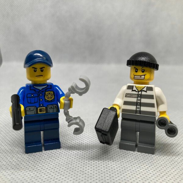 レゴ ミニフィグ　警察官とドロボー