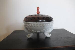 徳化窯　白磁香炉　龍三足香炉　唐木火屋　瑪瑙紐　（固定されていません）清朝時代　中国古玩