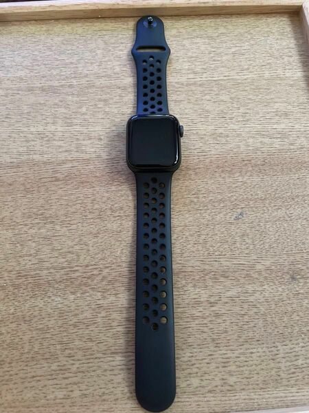 Apple Watch SE 第1世代 40mm GPSモデル Nikeスポーツバンド値下げは不可です。