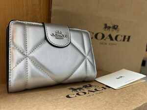 新品未使用 coach コーチ 二つ折り財布 キルティング シルバー