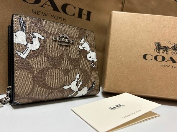 16 新品未使用 coach コーチ 二つ折り ミニ財布 スヌーピー シグネチャー