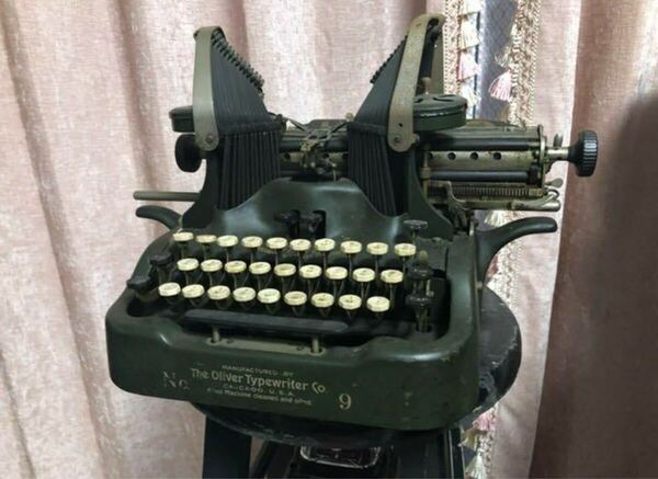 Oliverタイプライター希少、第一次大戦中製　オリバー写真　タイプライター