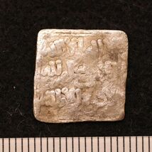 ムワッヒド朝(スペイン南部～アフリカ北部）方形ディルハム銀貨（1121-1269年）少歪み[E4185]コイン_画像2