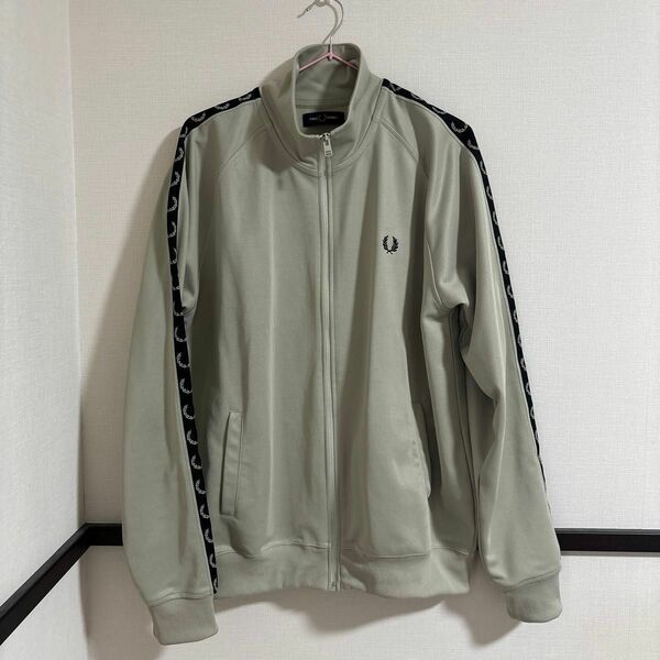 値下げしました！フレッドペリー　FREDPERRY ジャージ トラックジャケット