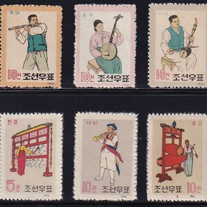 33 北朝鮮【未使用】＜「1962-63 SC#385-89,#472-76 伝統楽器・1-2次」 10種完 ＞の画像1
