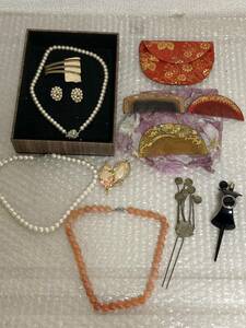  kimono small articles summarize .. ornamental hairpin tortoise shell mother-of-pearl skill mother-of-pearl pearl comb pearl necklace earcuff 11 point summarize coral .. photograph reference various 