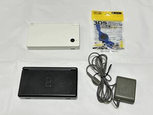 ★[中古] DSi Lite 本体　ニンテンドーDSi DSLite ブラック ホワイト 2台セット 充電器付き [動作確認済] NintendoDSi TWL-001 USG-001★