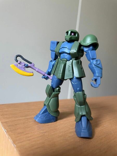 ガンダム　旧ザク　関節稼働フィギュア　ガンプラ