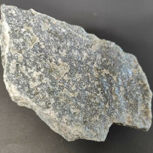 北海道平取町かんらん岩540g　国産鉱物　鉱物標本