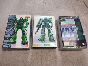 中古 未開封 MG 1/100 MS-06F/J ザクII コーティングバージョン メッキ 機動戦士ガンダム