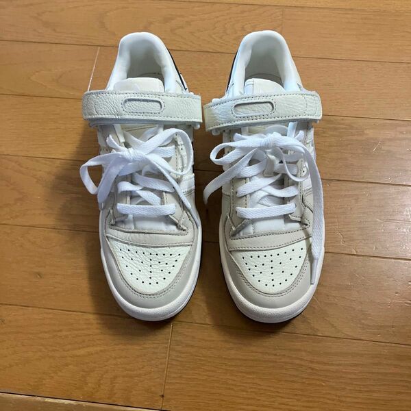 アディダス　FORUM LOW 23センチ