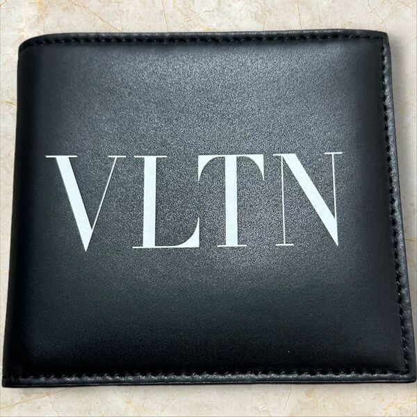ヴァレンティノ VLTN 二つ折り財布