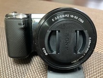 SONY ミラーレスカメラ NEX-５N 中古訳あり品　バッテリー4本 ＆ 充電器セット_画像2