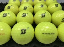 Q334【人気】ブリヂストン BRIDGESTONE TOUR B XS 2022年モデル イエロー 16個【B級ランク】【ロストボール】_画像1