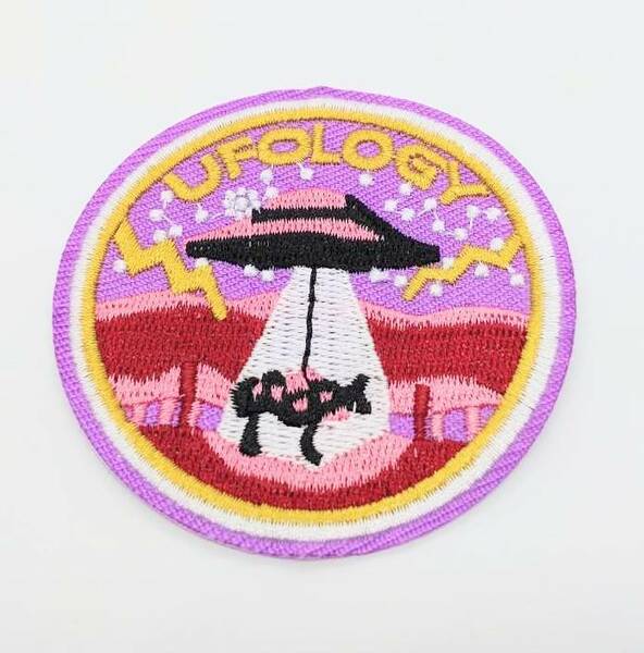 送料無料　UMA　UFO　こういう事件がどこかであった　ワッペン　アップリケ　のり付き　刺繍　アイロン　アメリカン雑貨　スマアク