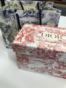 DIOR 空き箱と紙袋(チャーム付き)