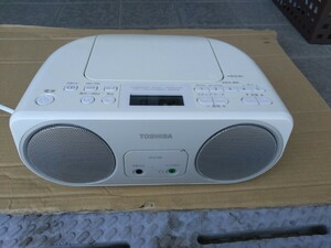 TOSHIBA CD ラジオ TY−C150中古 CDとラジオ確認できました