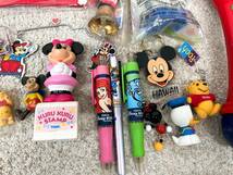 A577　Disney　ディズニー　雑貨　大量　まとめ売り　ボールペン おもちゃ キーホルダー マグカップ ミッキー バズライトイヤー スティッチ_画像8