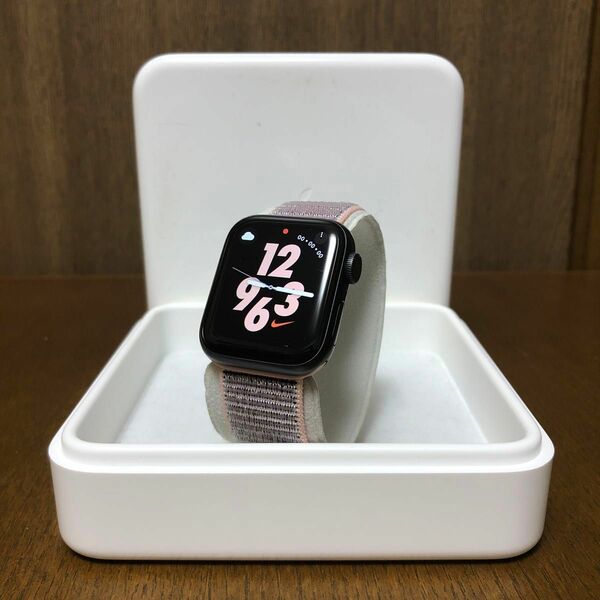 Apple Watch seriesSE ナイキ/NIKEモデル 40mm