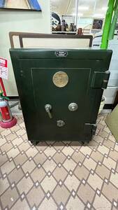 antique safe out key less out is dial ..... inside key is equipped 