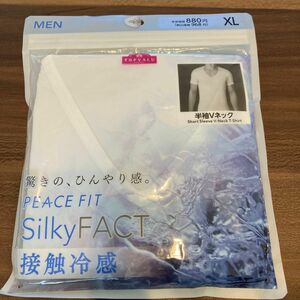 新品未使用 ☆ 半袖 Vネックシャツ　PEACE FIT COOL 白