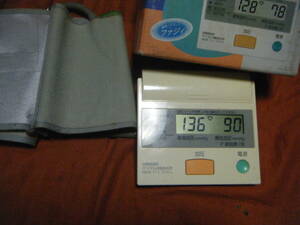 ●オムロン　デジタル自動血圧計 HEM-711　ファジー●