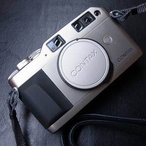 美品 Contax G1 ボディー Planar 2/45mm Sonnar 2.8/90mm レンズ2点 フラッシュ の画像4