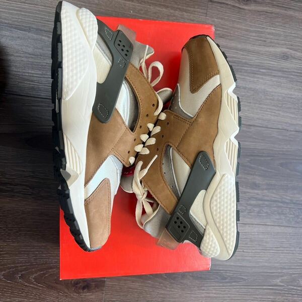 Stussy × Nike Air Huarache Desert Oakステューシー × ナイキ エアハラチ デザートオーク DD1381 200