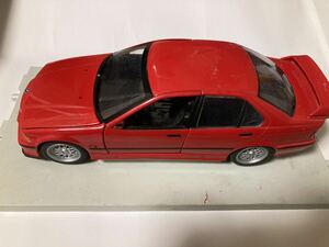 UT 1/18 BMW 318is E36 赤