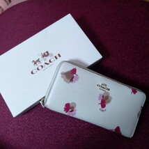 COACH コーチ 長財布 花柄 ラウンドファスナー_画像1