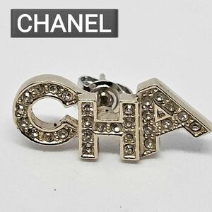 激レア CHANEL シャネル ピアス ロゴ ラインストーン アクセサリー ゴールド 小物 文字 片耳 刻印 レディース 女性用