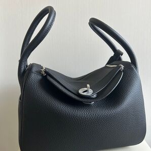 高品質 本革 牛革 レザーバッグ 肩がけバック おでかけ お散歩 お買い物 シュリンクレザー トゴレザー ロック式 ワンショルダー