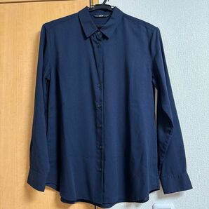 UNIQLOシャツ紺色レディースM